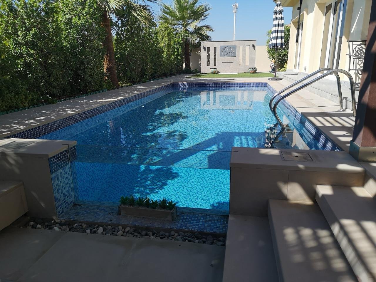 Pool 04